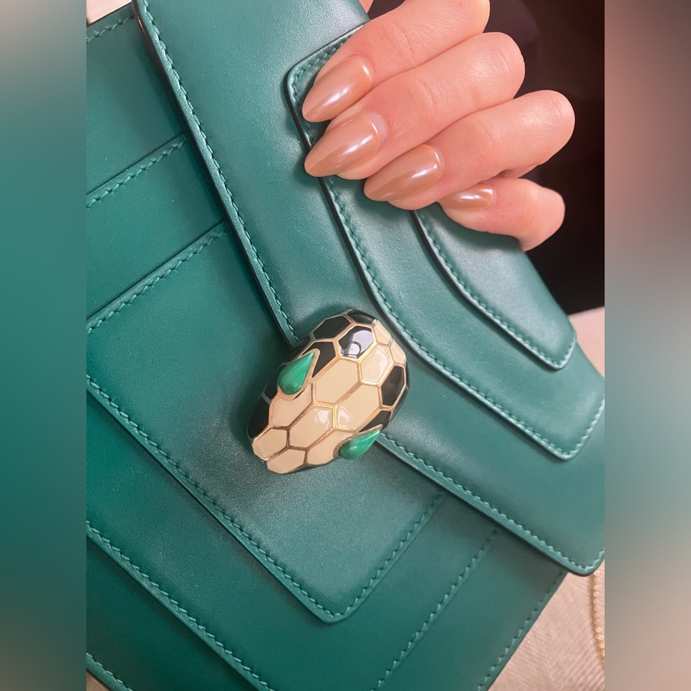 Authentic BVLGARI Serpentini
Elegant Green Leather Shoulder Bag